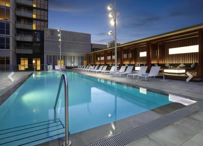 Luxury Condo With Cn Tower View Toronto Zewnętrze zdjęcie