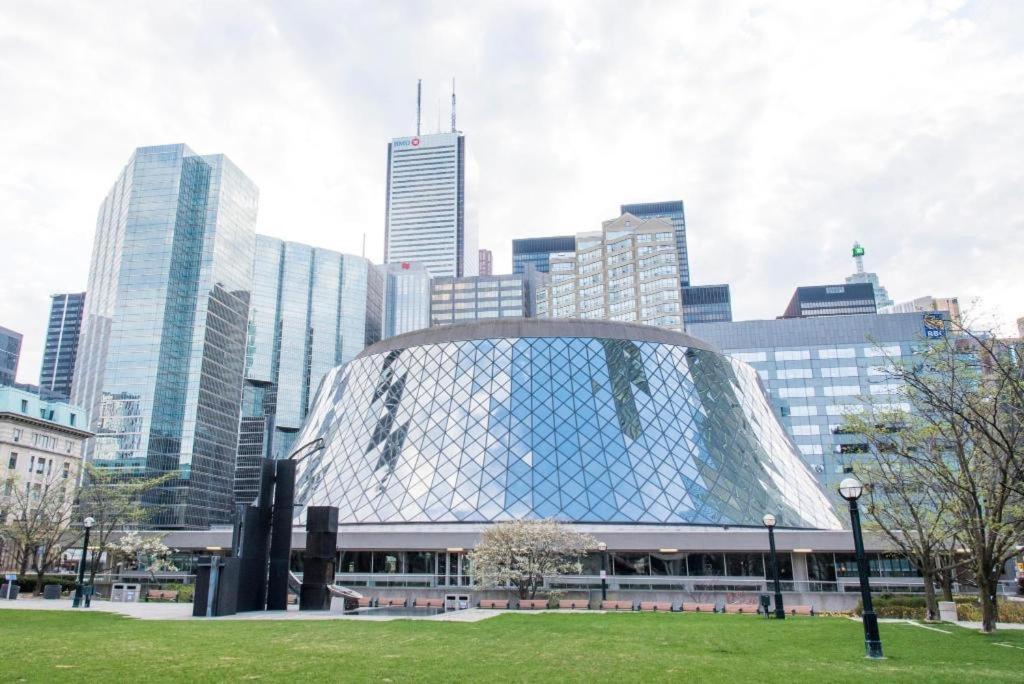 Luxury Condo With Cn Tower View Toronto Zewnętrze zdjęcie