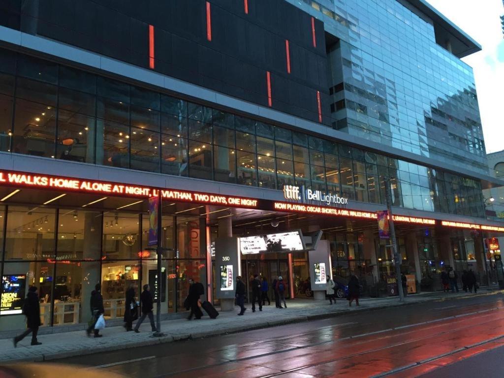 Luxury Condo With Cn Tower View Toronto Zewnętrze zdjęcie